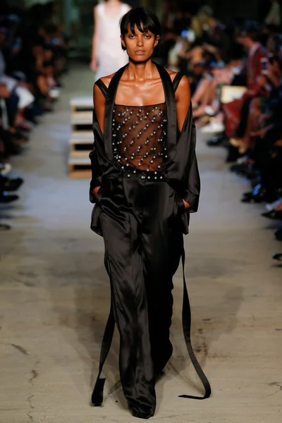 Look 76
